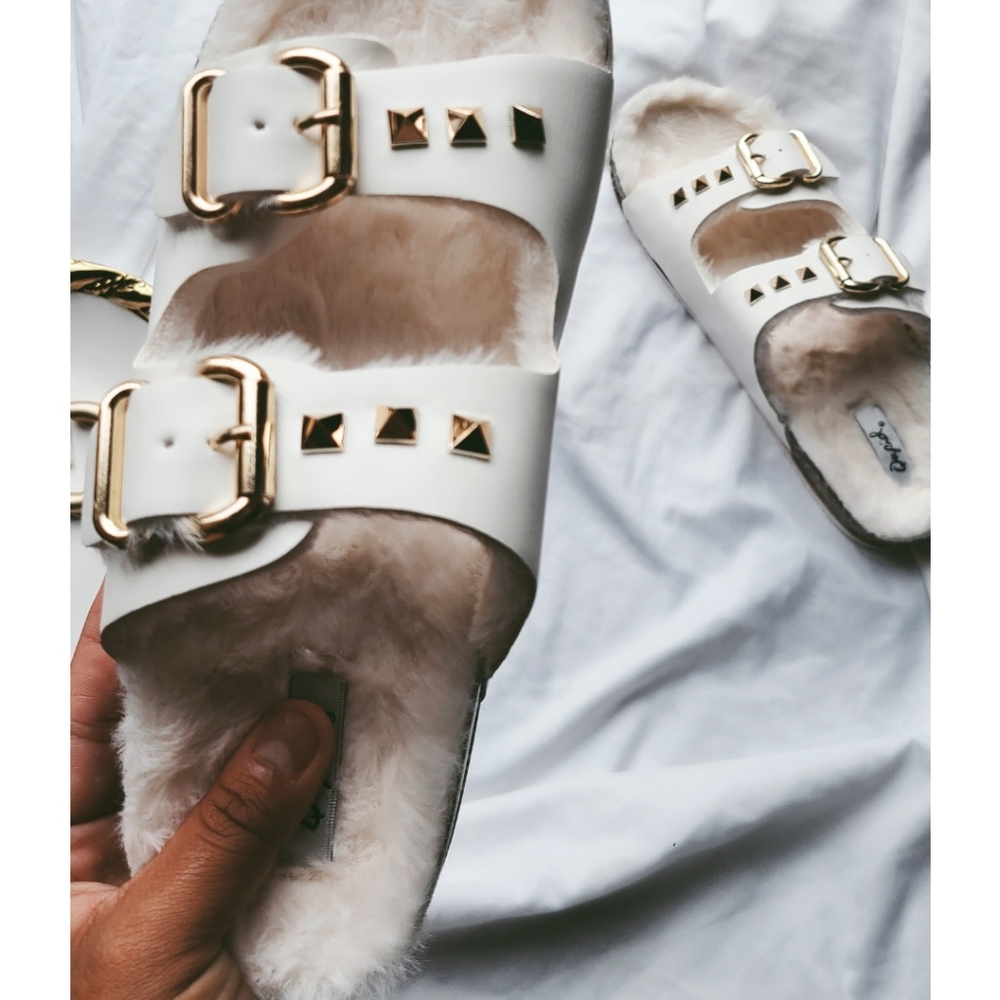 🚨The Odessa// white Faux fur lined Slides - Picture 2 of 3